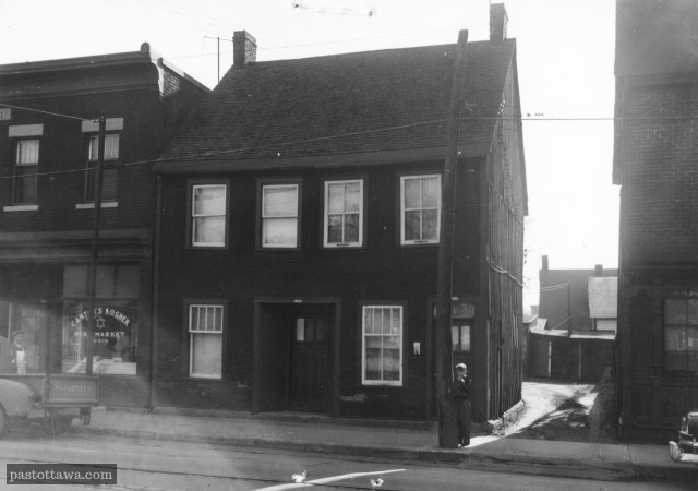 466 St. Patrick Street in Ottawa's Lowertown East around 1950