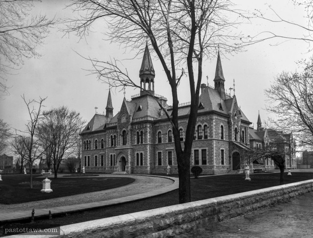 Normal school in Ottawa around 1900