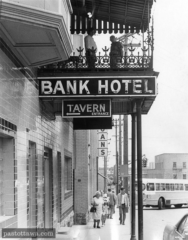 Bank Hotel en 1980 sur la rue Eddy