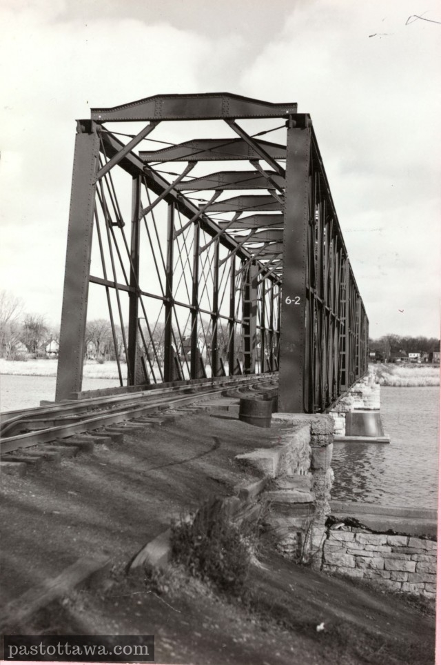 Rail Bridge going over the Rideau River in 1950 in Ottawa
