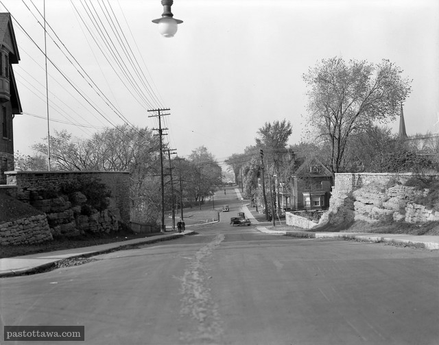 Bronson street in Ottawa near the escarpments in 1938