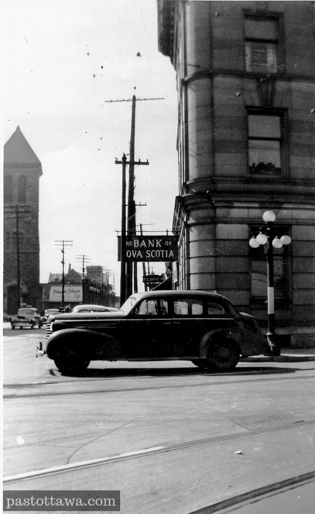 Bank and Gladstone Intersection