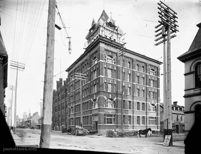 Garland Building in 1898 on Queen Street