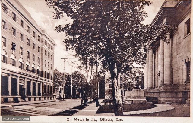 Metcalfe Street in Ottawa around 1910 with the former YMCA and the public library