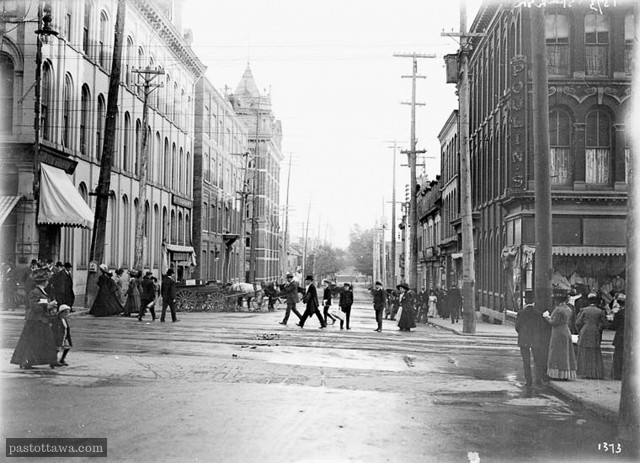 Rue O'Connor à la hauteur de la rue Sparks vers 1910 à Ottawa