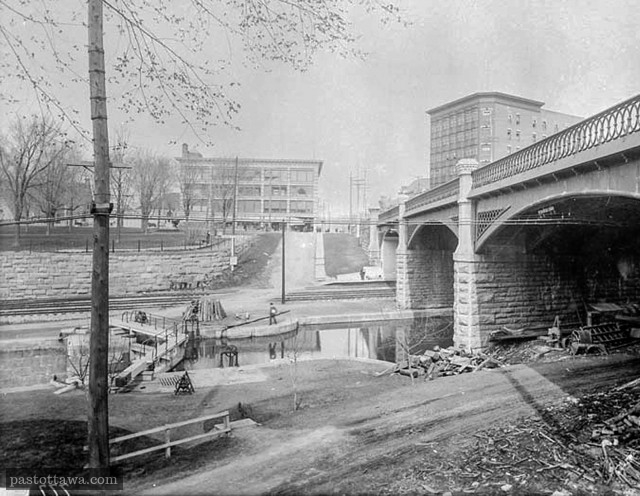 Dufferin Bridge, Rideau canal in 1900