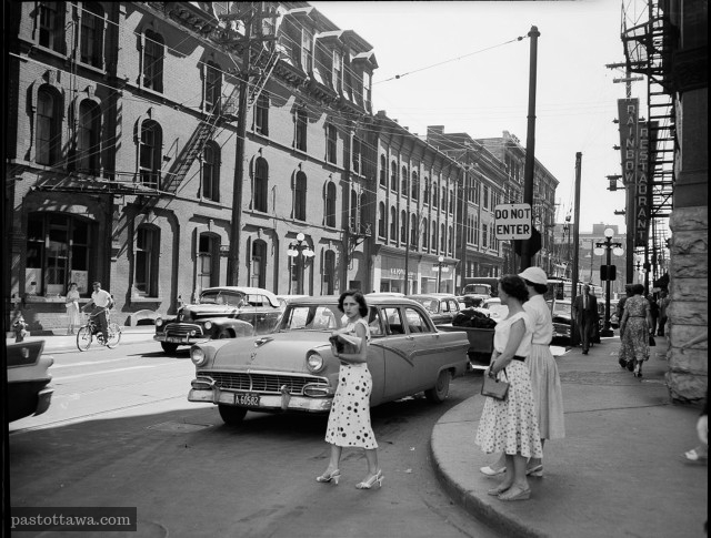 Queen Street around 1950 with the Grand Union Hotel before the High-Commission