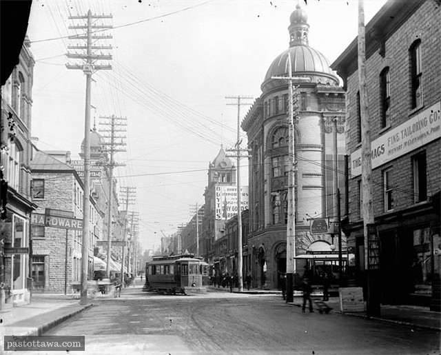 Sparks Street looking east at bank in 1901