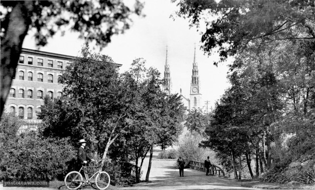 Major Hill Park with the Printing Bureau and Notre-Dame Basilica