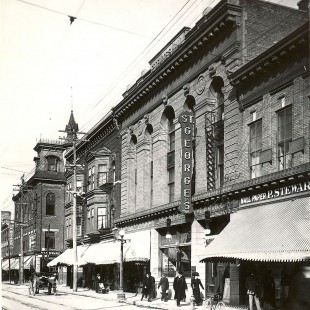 Le halle St-Georges sur la rue Bank à Ottawa