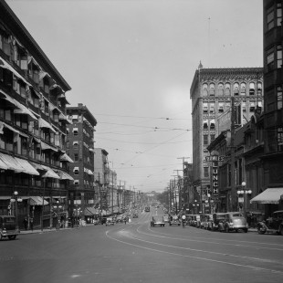 Rideau Street in 1938 with the Corry Block and Daly.