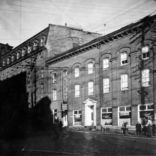 Elgin street and Queen Street in 1920 when the Russell house was still up
