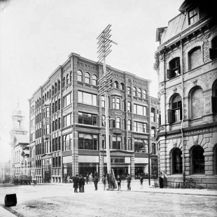 Ross building at the corner of Sparks and Metcalfe Street in Ottawa around 1912