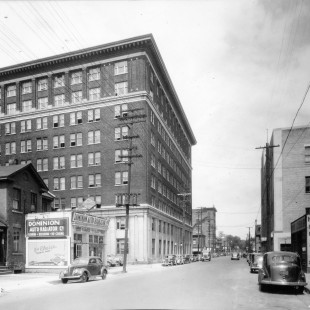 Albert street in Ottawa with the Hunter Building in 1938