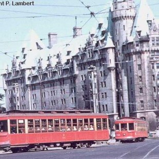 Streetcar on Elgin and Queen in 1959