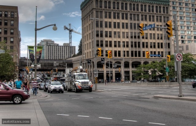 Intersection de la rue Rideau et de l'avenue Mackenzie à Ottawa