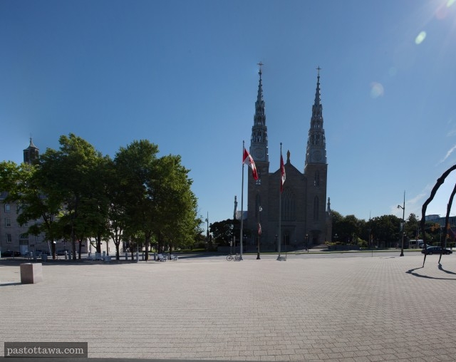 Looking toward the Notre-Dame Basilica from a former segment of Mackenzie avenue. 