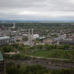Major Hill Park with the National Gallery and Notre-Dame Basilica from the Peace tower in 2013